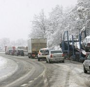 Ningeee! Vortexul s-a rupt, meteorologii anunţă prima ninsoare adevărată în România
